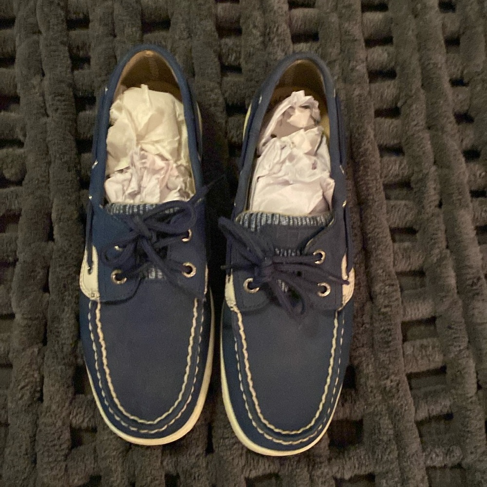 NWOT Woman’s Sperry boat shoes